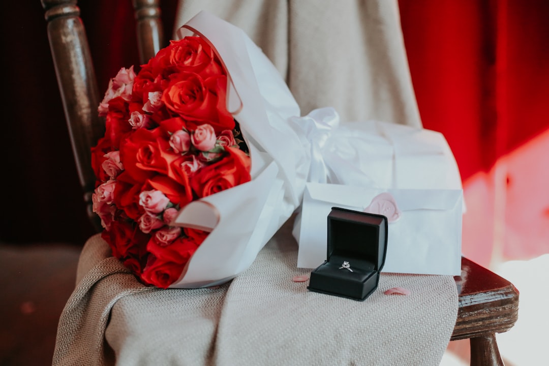 Ultimate Guide to Wedding Anniversary Gifts by Year